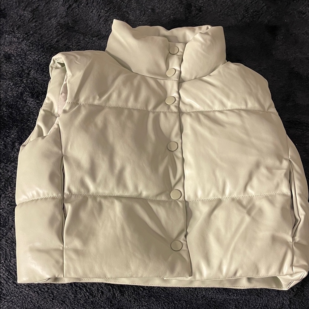 Primark Kids Light Green Puffer Vest With Snap Closeure & Side Pockets Like New